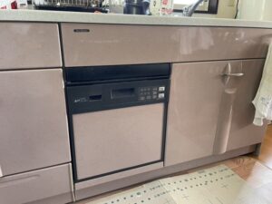 三菱電機の食洗機　タカラキッチンシンク下　取替前　EW-BP45BTA